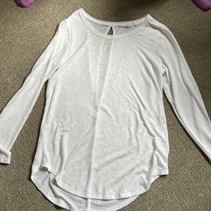 Athleta linen blend long sleeve shirt with cut out back in the
